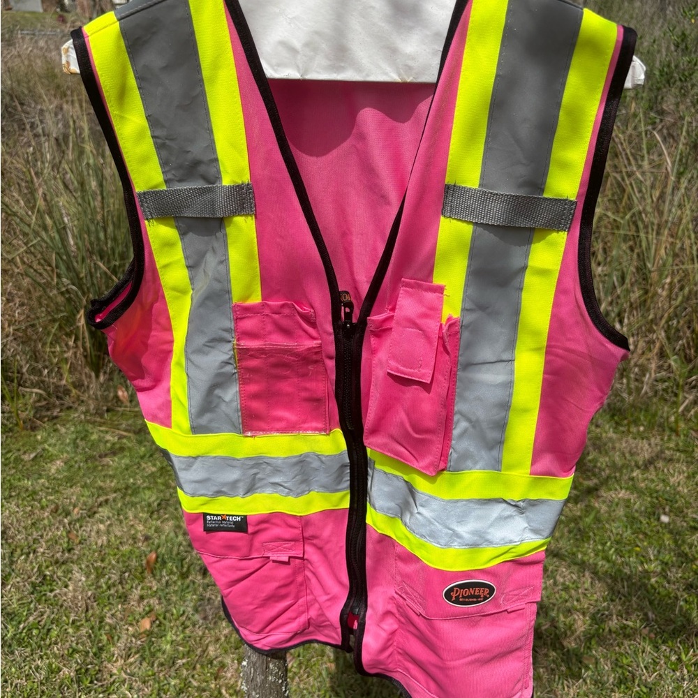 PIONEER Pink Vest with Reflective Accents Women’s Size Medium